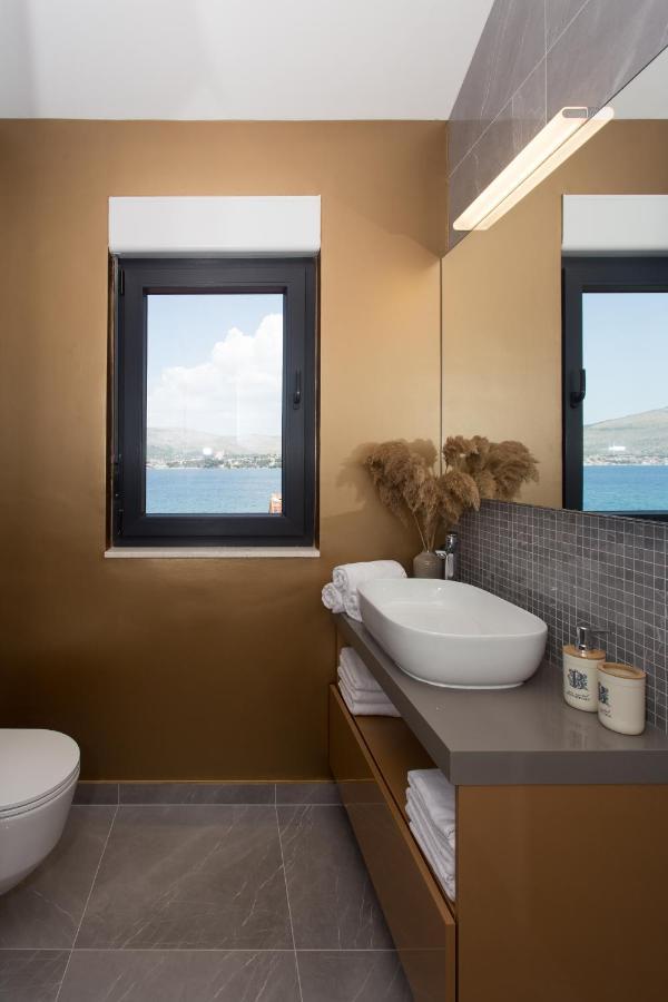 Beachfront House Olbia With Private Parking Trogir Zewnętrze zdjęcie
