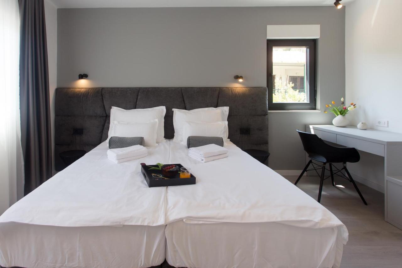 Beachfront House Olbia With Private Parking Trogir Zewnętrze zdjęcie