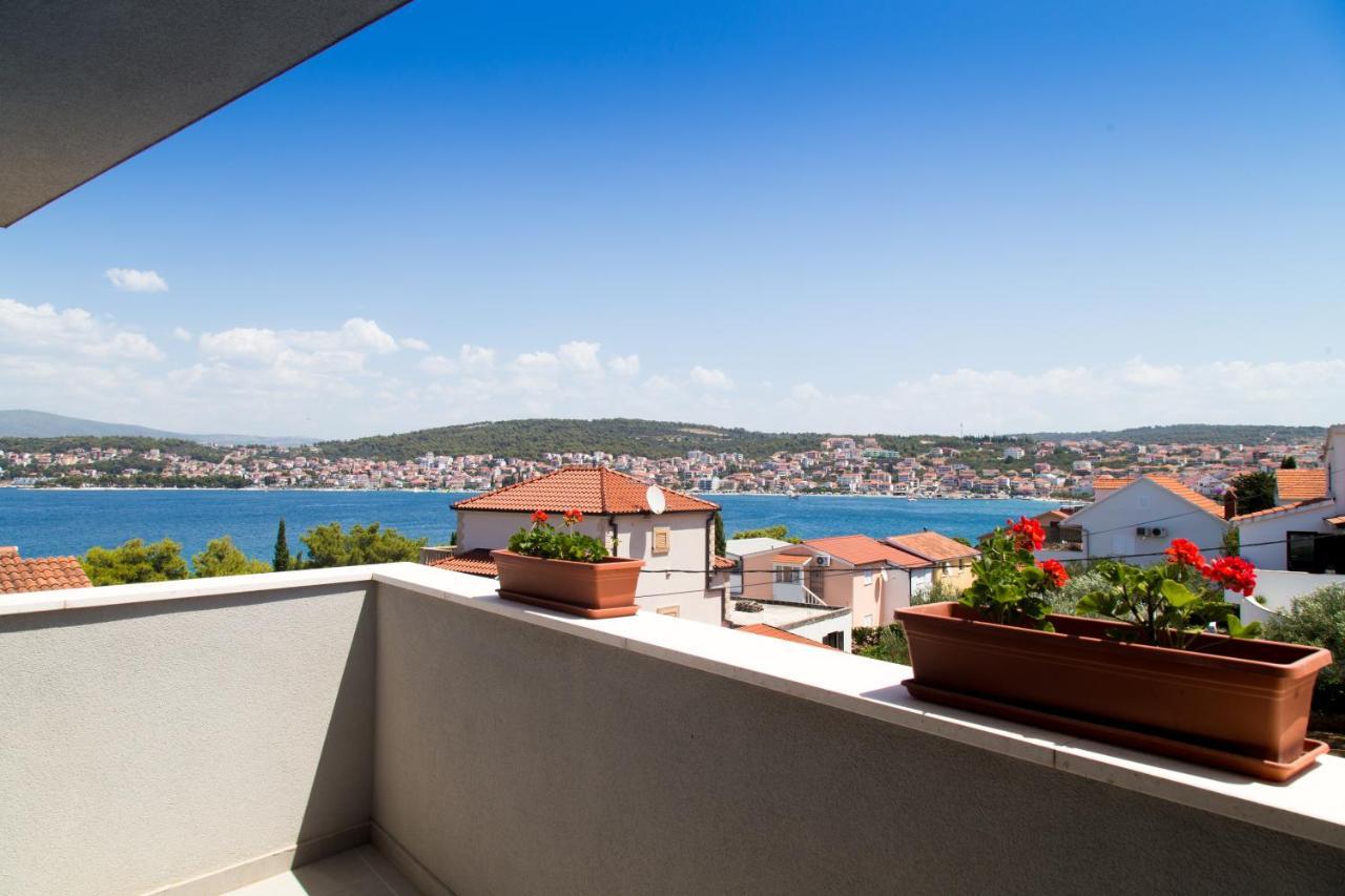 Beachfront House Olbia With Private Parking Trogir Zewnętrze zdjęcie
