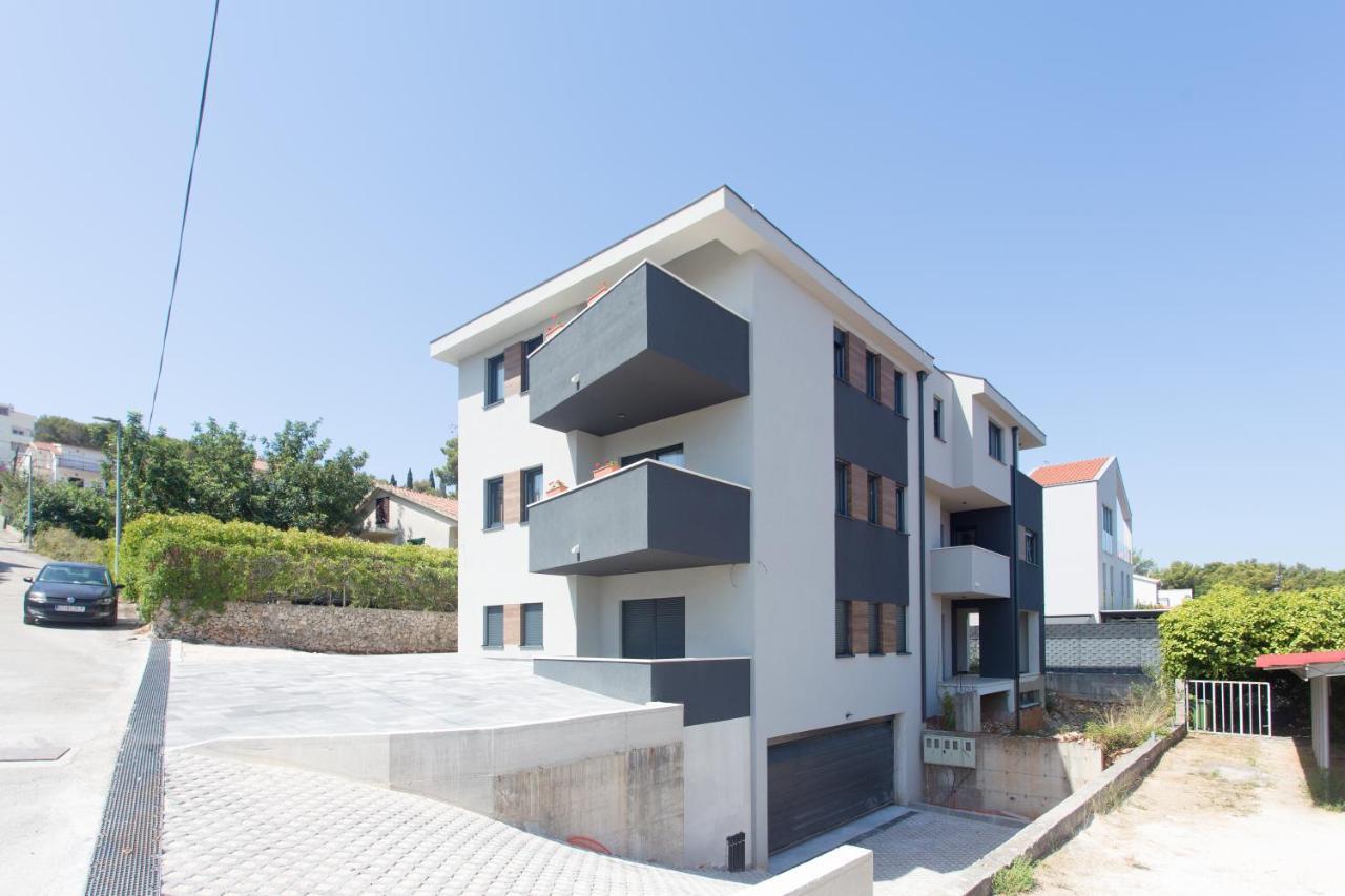 Beachfront House Olbia With Private Parking Trogir Zewnętrze zdjęcie