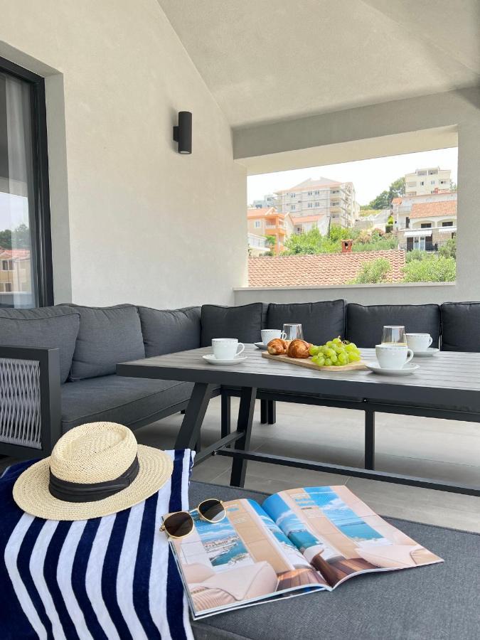 Beachfront House Olbia With Private Parking Trogir Zewnętrze zdjęcie