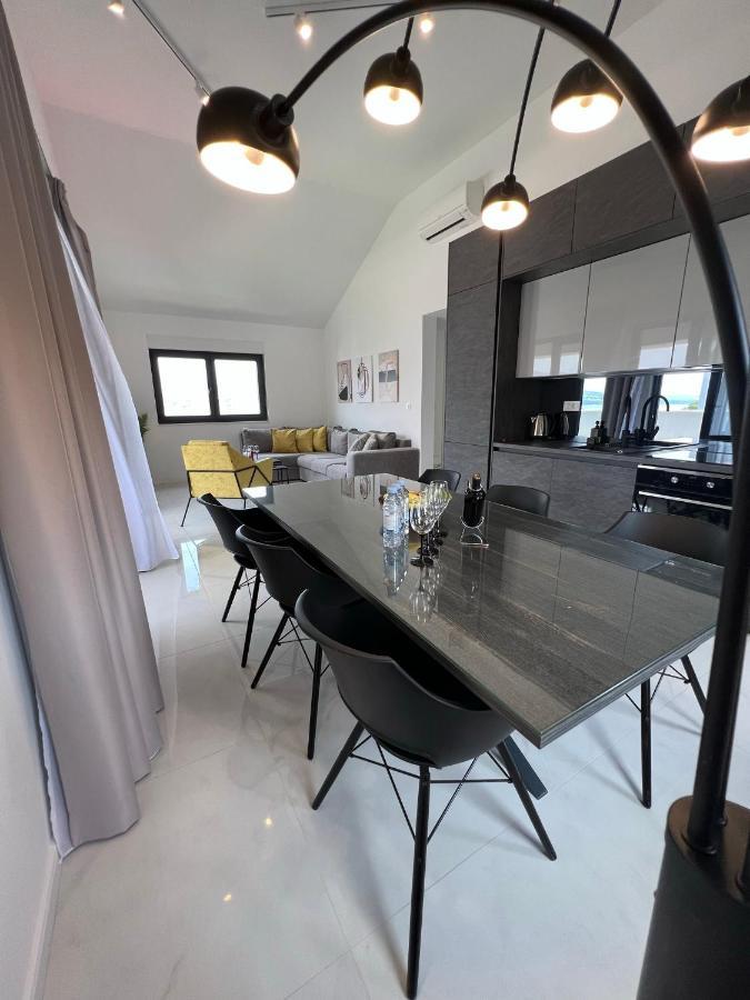 Beachfront House Olbia With Private Parking Trogir Zewnętrze zdjęcie