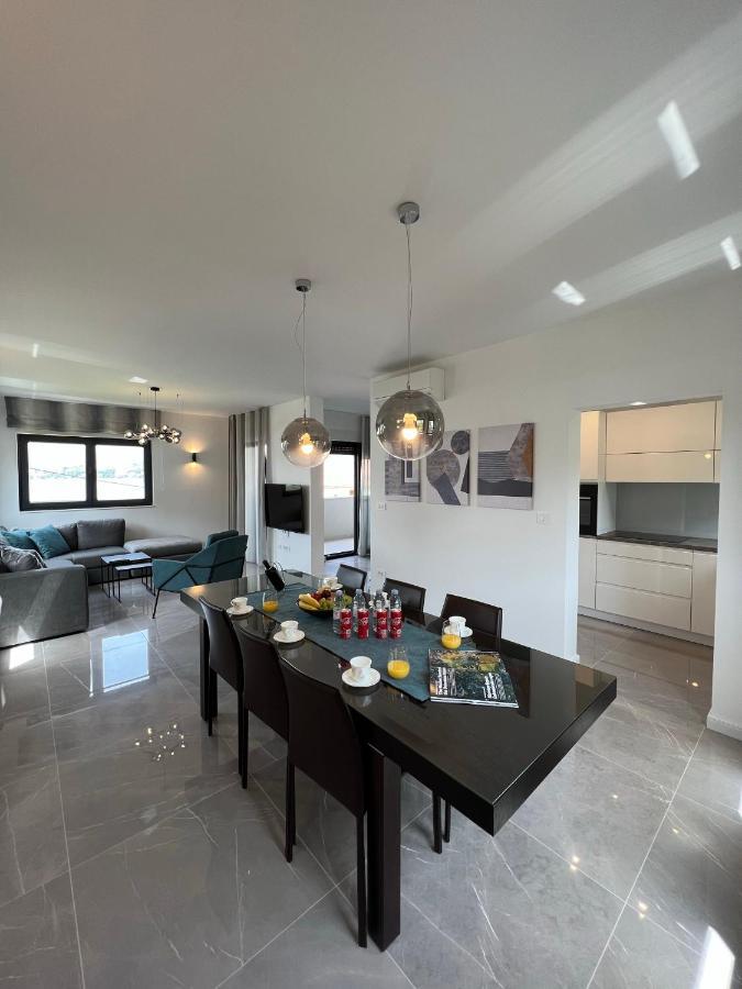 Beachfront House Olbia With Private Parking Trogir Zewnętrze zdjęcie