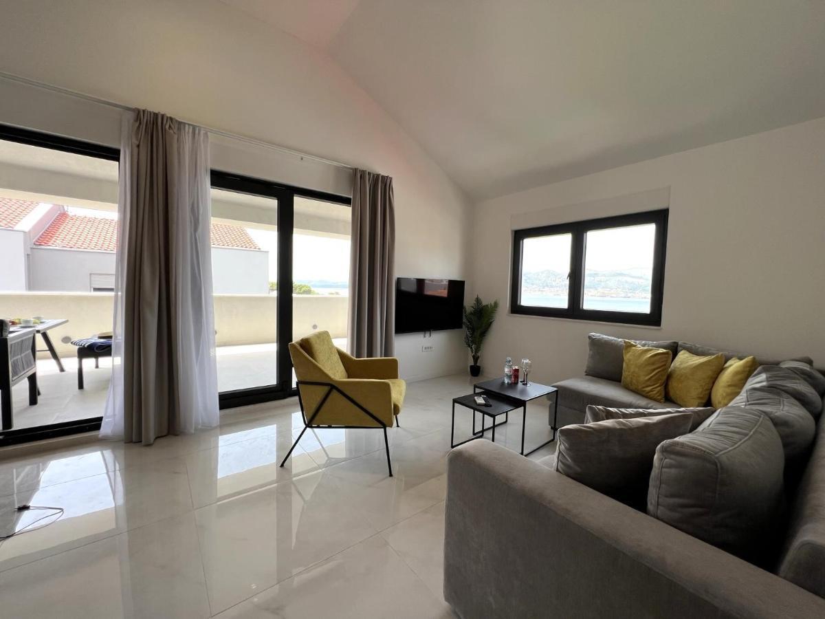 Beachfront House Olbia With Private Parking Trogir Zewnętrze zdjęcie