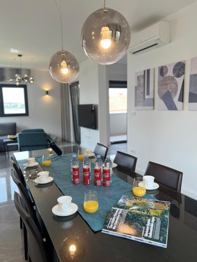 Beachfront House Olbia With Private Parking Trogir Zewnętrze zdjęcie