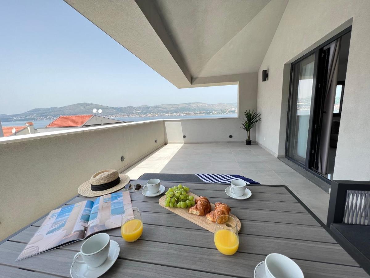 Beachfront House Olbia With Private Parking Trogir Zewnętrze zdjęcie